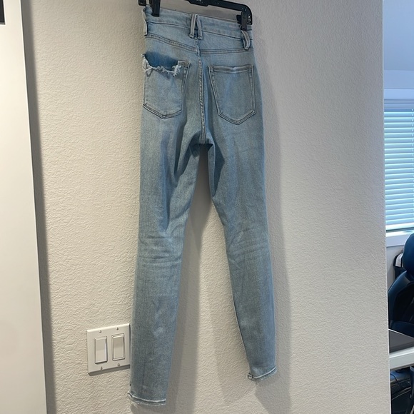 Good American light wash skinny jeans size 26. Very comfortable and stretchy. - Picture 7 of 8